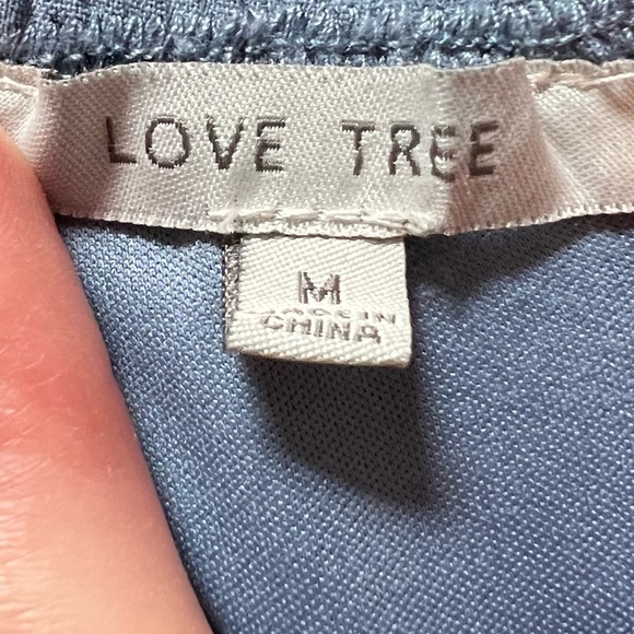 NWOT LOVE TREE LIGHT BLUE SMOCKED MINI DRESS WITH RUFFLES SIZE MEDIUM - Picture 5 of 7